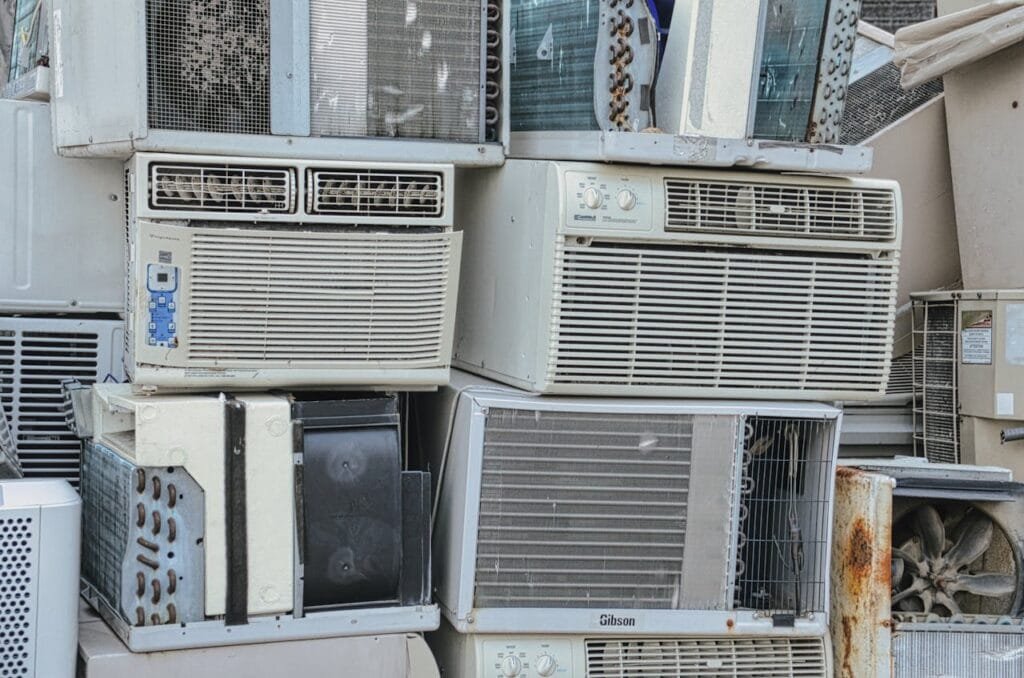 white window type air conditioner 11256545.jpeg